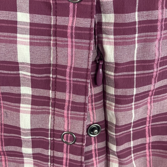 REI Outdoor Quick Drying Snap-Up Shirt with Hidden Zipper Pocket - Picture 4 of 11